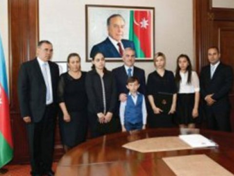  Vasif Talıbov şəhid ailələrinə mənzil verdi
