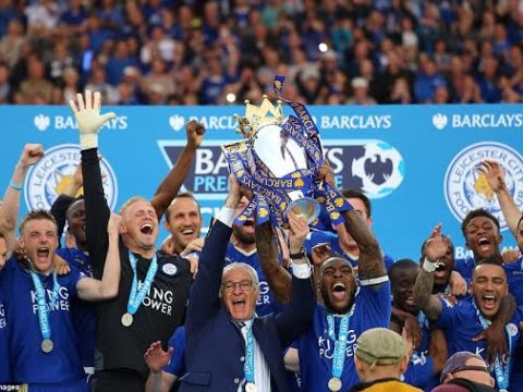 İlk dəfə çempion olan klub kubokunu aldı - FOTOLAR