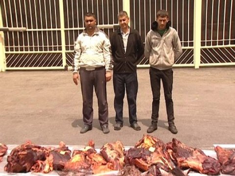 1 tona yaxın at əti satmaq istəyənlər tutuldu - Dəhşətli FOTOLAR