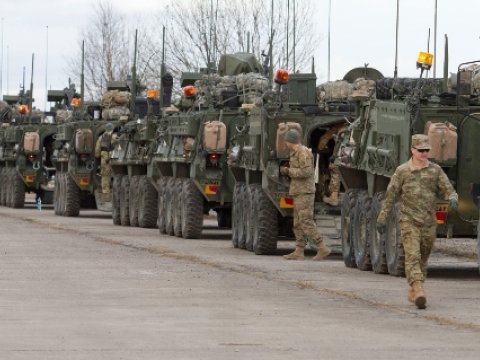 NATO-nun hərbi texnikası Rusiyaya doğru irəliləyir - GƏRGİNLİK