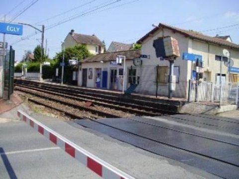   Fransalı qız birbaşa efirdə özünü öldürdü  