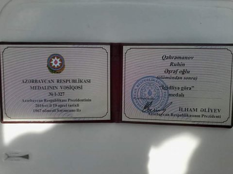 Lələ təpə şəhidinin medalı atasına verildi - FOTO