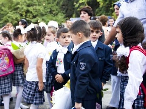 15 yaşlı uşaq 1-ci sinfə gedəcək 