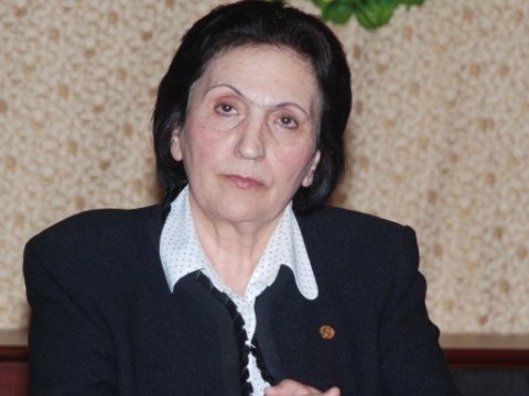 &ldquo;Oxumuş, təhsilli adamlar paxıllıq edəndə onlara yazığım gəlir&rdquo; - M&Uuml;SAHİBƏ