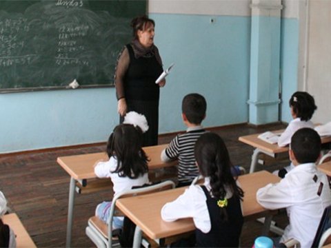 Azərbaycanda m&uuml;əllimlərin məzuniyyəti başa &ccedil;atdı