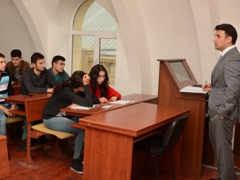 İqtisad Universitetinin Beynəlxalq İqtisadiyyat Məktəbinə ke&ccedil;id balı a&ccedil;ıqlanıb