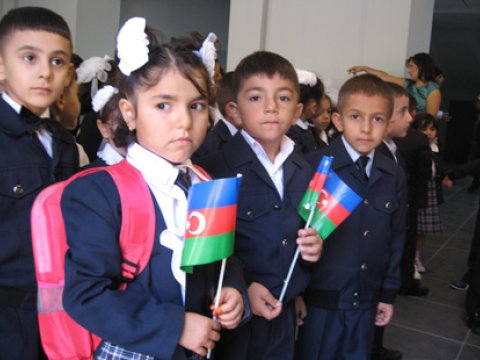 Təhsil Nazirliyindən məktəblərdə pul yığanlara XƏBƏRDARLIQ  