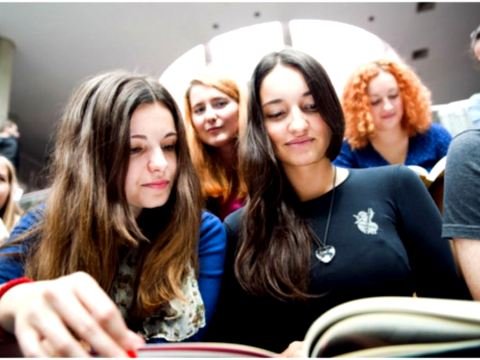 Xaricdə təhsil alan azərbaycanlı tələbələr dalana dirəniblər - PROBLEM  