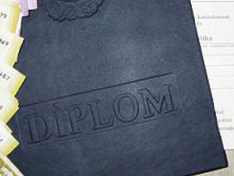 Saxta diplomlarla bağlı m&uuml;raciətlər azalıb  