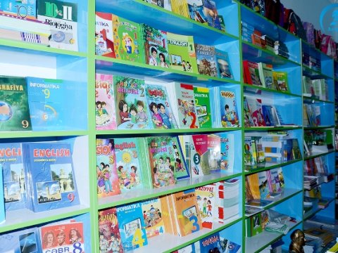 Elmi dərslikdəki dini motivlər etiraza səbəb oldu &ndash; FOTO