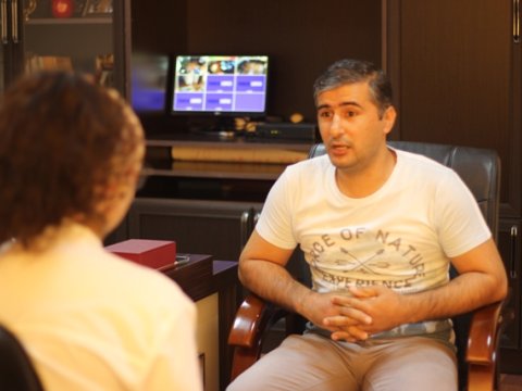 “Qafqazinfo”nun “gözəgörünməz adamı”: “Diplomat olmaq istəyirdim, jurnalist oldum” - MÜSAHİBƏ  
