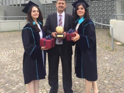 Azərbaycanlı bacılar T&uuml;rkiyə universtetində birinci oldular - FOTO