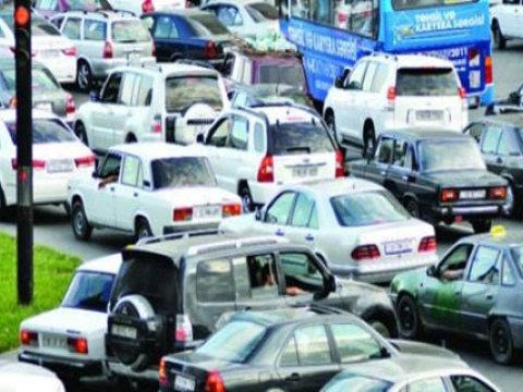 Azneft istiqamətində hərəkət dondu