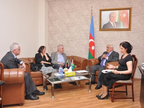 Kamal Abdulla Litva səfiri və yazı&ccedil;ısı ilə g&ouml;r&uuml;ş&uuml;b