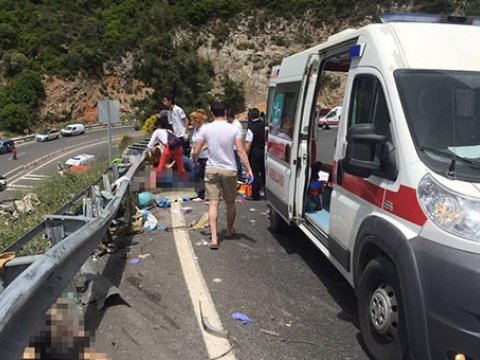 Antalyada rusiyalı turistlər qəzaya d&uuml;şd&uuml;