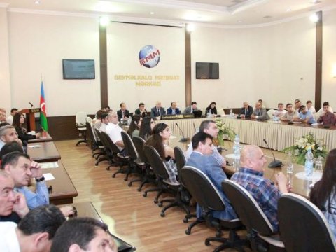 Şura yeni elektron qəbul proqramının təqdimatını ke&ccedil;irdi