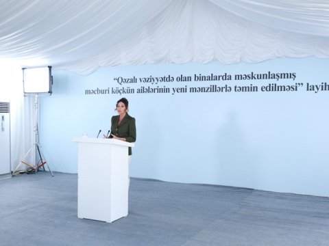Mehriban Əliyeva: &ldquo;D&ouml;rd y&uuml;z mindən &ccedil;ox məcburi k&ouml;&ccedil;k&uuml;n iş yeri ilə təmin edilib&rdquo;