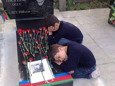 “Heç vaxt Raqufun sağ qayıtmayacağına inanmazdıq!” - Şəhid polkovnikin xanımı   