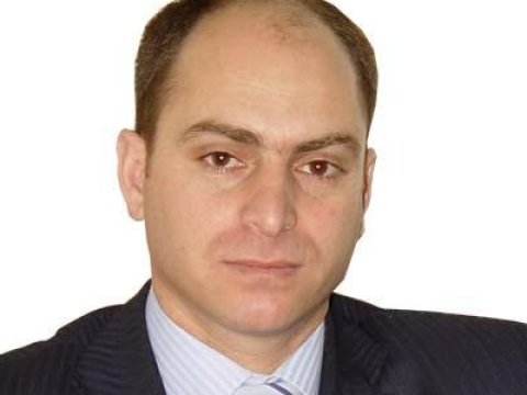 Jurnalist cibgirlərdən polisə şikayət etdi   