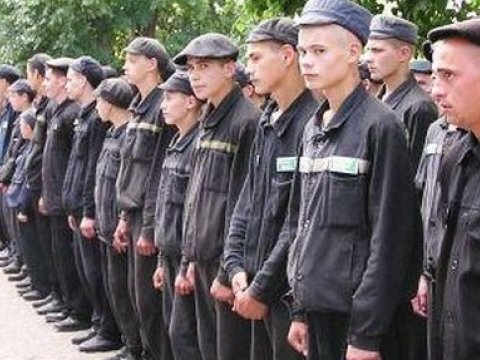 Azərbaycanda yeniyetmə cinayətkarlar: 1-i zorlamaya, 12-si adam öldürməyə görə tutulub