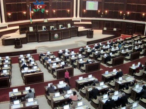 Deputat həmkarlarını ittiham etdi: “İstintaqa müdaxilə edirlər”