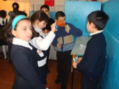 Məktəb bufetləri şagirdləri təhlükəyə atır - Yoxlamalar bərpa olunacaq?