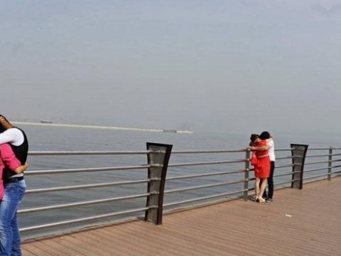 Bakıda maraqlı SORĞU - İctimai yerlərdə &ouml;p&uuml;şənləri, yerə t&uuml;p&uuml;rənləri qınadılar  &nbsp;