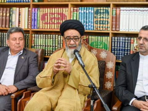 Təbrizin imam cüməsi: “Kənar güclərin aramıza girməsinə icazə verməməliyik”