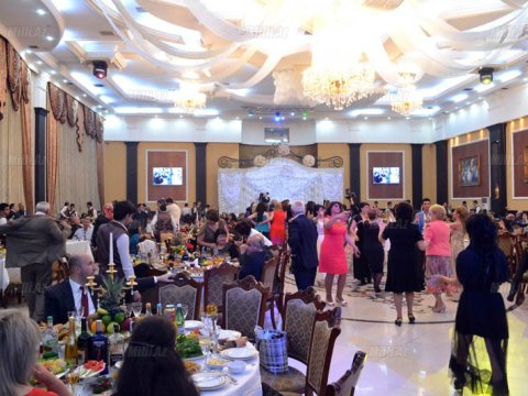 Şadlıq evlərində kütləvi ALDATMA - Canlı musiqidən imtina olunur   