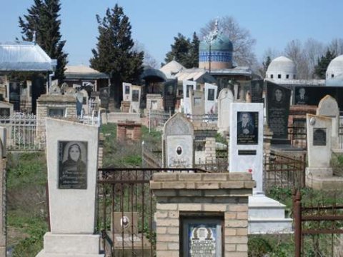 Bakıdakı qəbiristanlıqlarda dəfn üçün yerlər dolub   