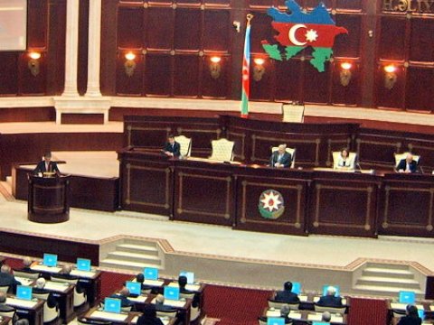 Şəhərdaxili marşrutlarla bağlı məsələ deputatların müzakirəsində...
