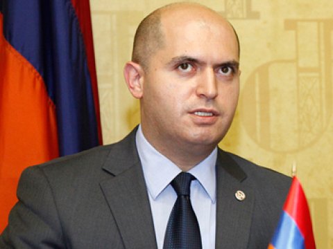 Erməni deputat Bakıda xahiş etdi