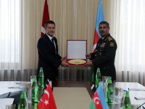 Azərbaycan və Türkiyə müdafiə nazirləri Bakıda görüşdü 