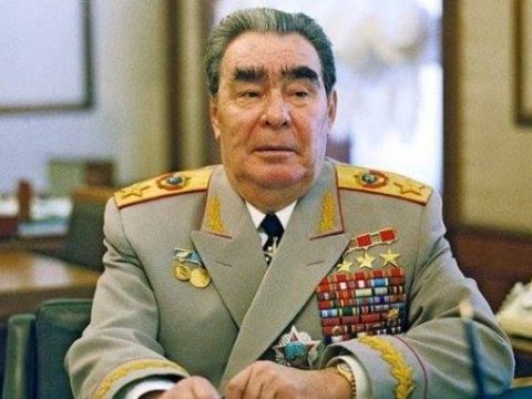 “Buruna taxılan qızıl həlqədən imtina etmişəm...” – Brejnevdən ona irad tutanlara “tutarlı” cavab 