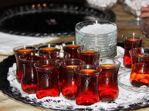 Qiyməti baha, keyfiyyəti aşağı - Yerli çay içməli, yoxsa xarici?..   