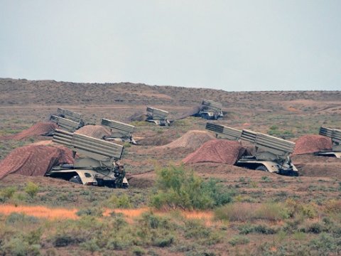 Azərbaycan tankları və raketləri d&ouml;y&uuml;ş vəziyyətinə gətirdi - FOTOLAR
