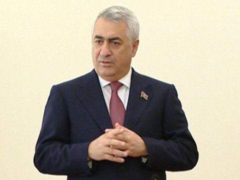 Cavid Qurbanov dəmiryolçulara mənzil verdi