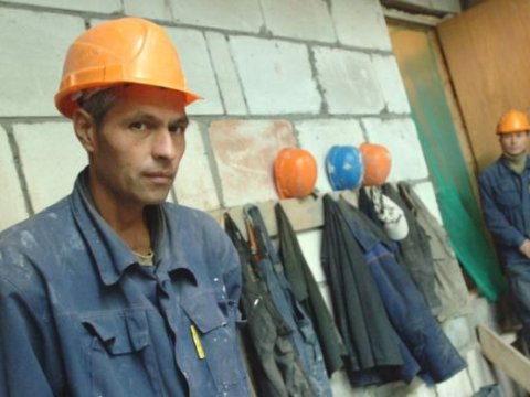 Azərbaycanda iş yerlərində istismar olunanlar...  