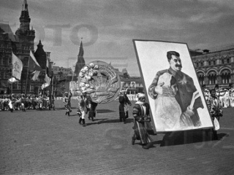 Stalinə “Dədə” deyən, 11 yaşında Lenin ordeni alan məktəbli qız Məmləkət