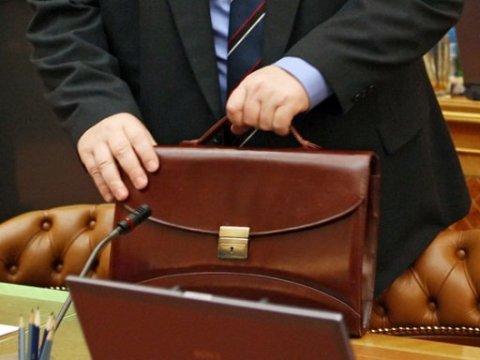 Partiya sədrləri istefa verməyə pis BAXIRLAR