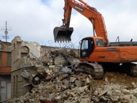 Girov qoyulan evlər s&ouml;k&uuml;l&uuml;r, banklar NARAHATDIR