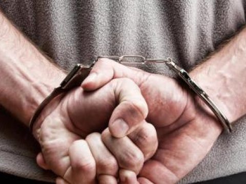 Aptek işçisi həbs edildi, müdir axtarışa verildi