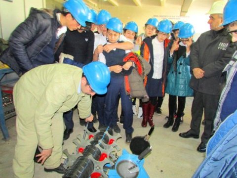 Peşə məktəblərində şagirdlərə x&uuml;susi geyim formaları veriləcək  &nbsp;