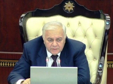 Oqtay Əsədov deputatlara irad tutdu: “Bir az sakit olun!”
