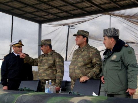 Zakir Həsənov döyüş atışlarını izlədi   