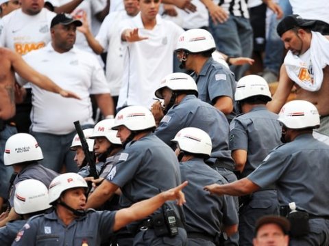 İngiltərəli azarkeşlər arasında k&uuml;tləvi dava