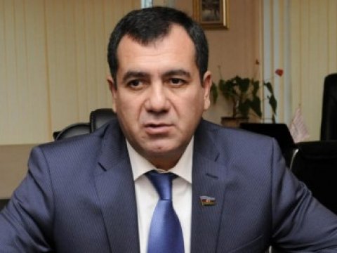 “4600 məcburi köçkün qəzalı binada yaşayır, kişi ilə qadın eyni tualet növbəsində dayanır”