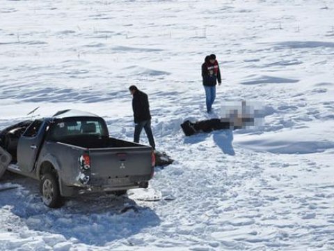 Qəzadan xilas olan mühəndis donaraq öldü  