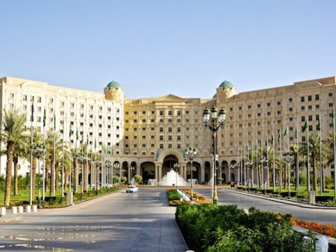 Şahzadələrin saxlanıldığı “Dünyanın ən lüks həbsxanası” - İlk dəfə kameralar çəkdi - VİDEO