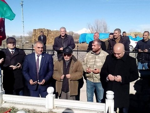 Azərbaycanlı QHT nümayəndələri və jurnalistlər Qarsa getdilər